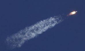 Nave russa Soyuz regressa à Terra com dois austronautas russos e um norte-americano