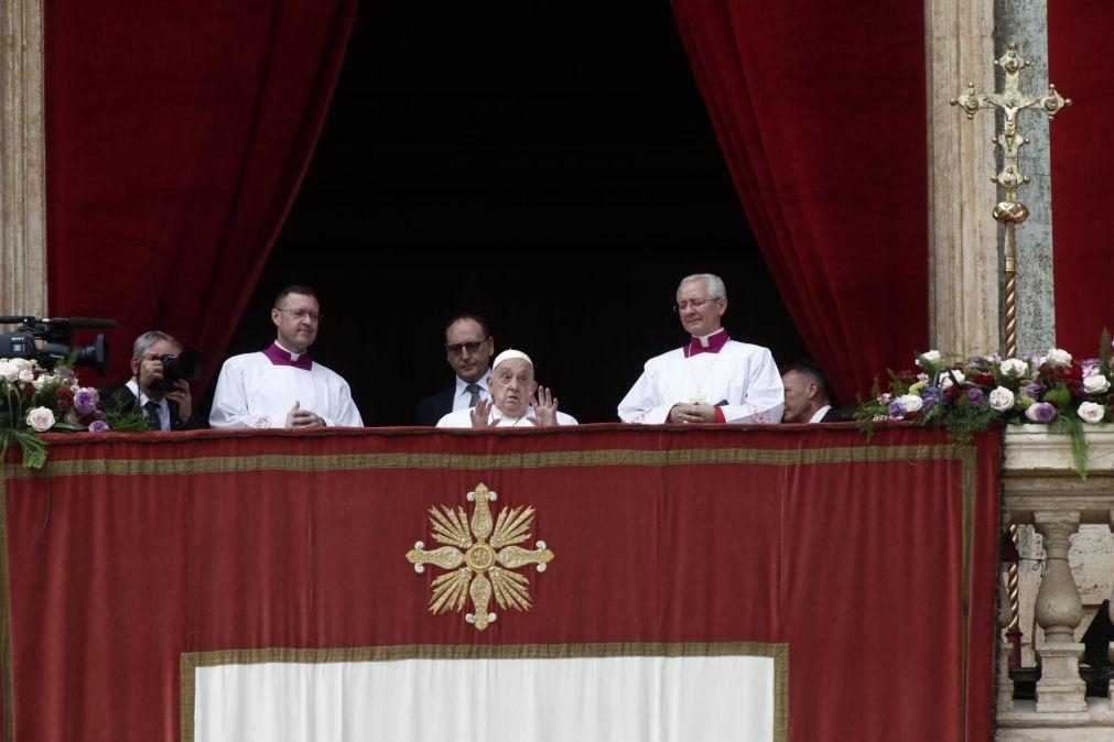 Papa denuncia