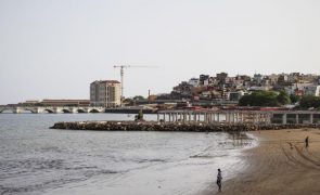 Navio encalhou na capital de Cabo Verde, 144 passageiros retirados