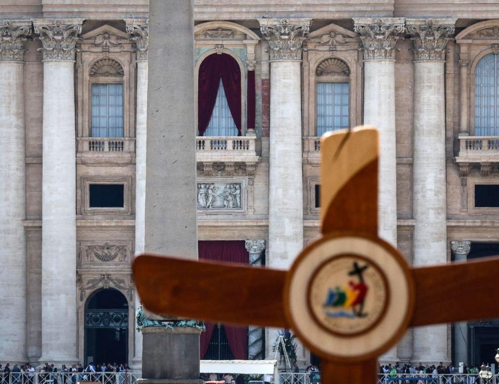 Vítimas italianas acusam Francisco de fazer pouco para combater pedofilia na igreja