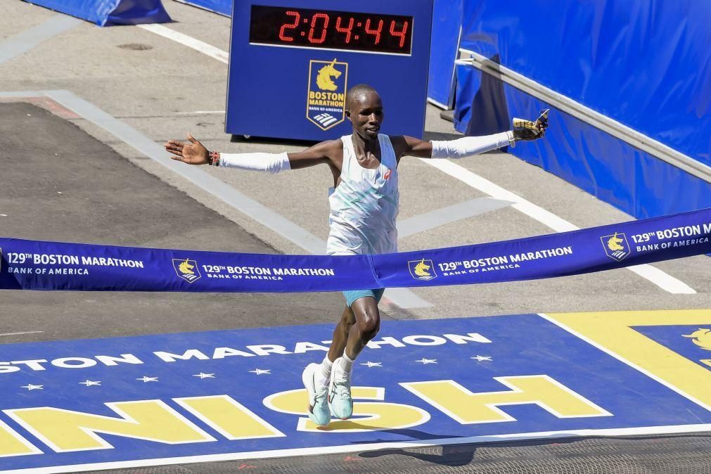 John Korir junta Maratona de Boston à de Chicago, Lokedi impede 'tri' de Obiri