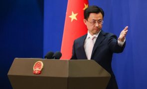 China apresenta condolências e diz que quer desenvolver relações com Vaticano