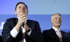 Cavaco Silva vai estar 4.ª feira em apresentação de livro com Montenegro