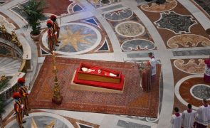 Caixão do Papa Francisco chegou à Basílica de São Pedro