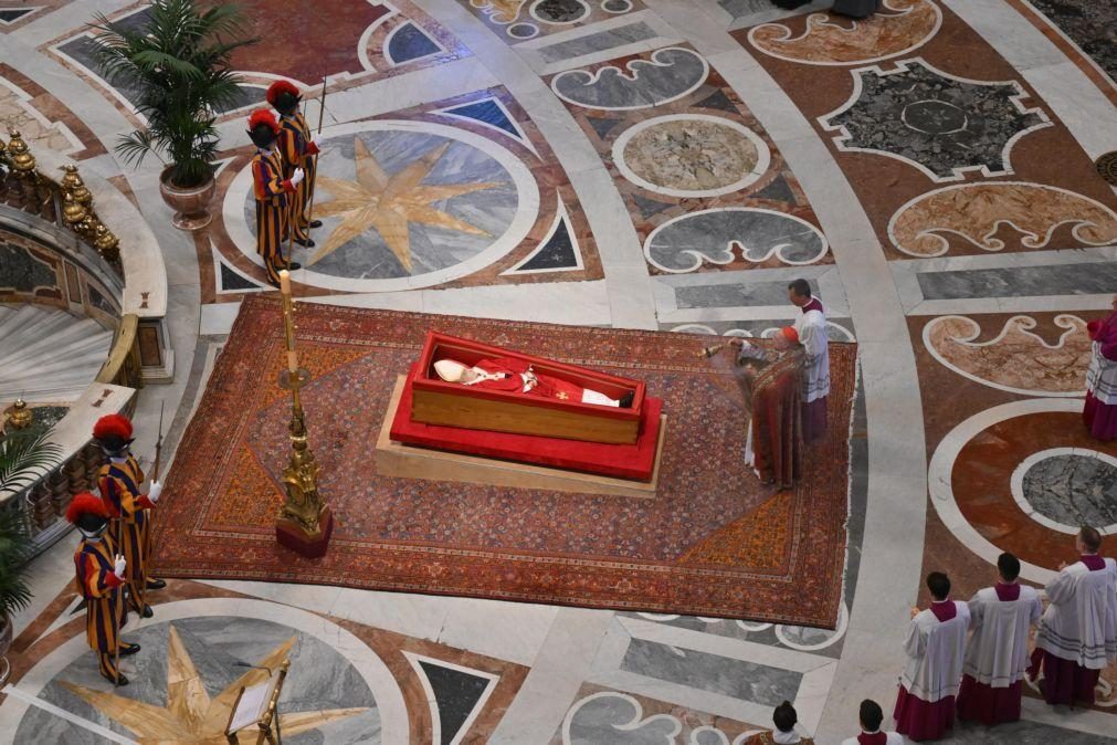 Caixão do Papa Francisco chegou à Basílica de São Pedro