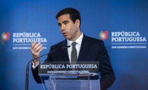Governo aprova 96 ME para aquisição de manuais escolares