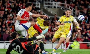 Arsenal empata e deixa título inglês praticamente entregue a Liverpool