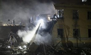 Sobe para nove número de mortos em ataques de mísseis russos em Kiev