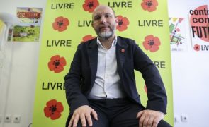 Rui Tavares sugere que Governo cancelou agenda do 25 de Abril para agradar eleitorado do Chega