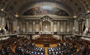 Apenas seis governos cumpriram a totalidade do mandato em democracia
