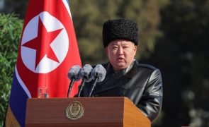 Líder norte-coreano em cerimónia para assinalar produção de novo contratorpedeiro
