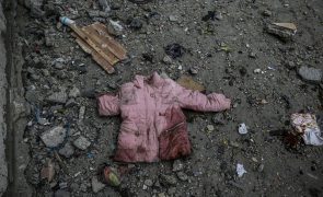 Cinco crianças entre 10 mortos em ataque aéreo israelita em Gaza