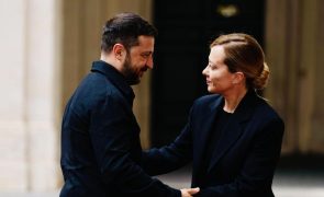 Meloni e Zelensky instam a 