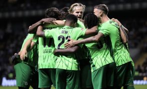 Sporting goleia no Bessa e conserva liderança igualado com o Benfica