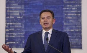 Montenegro diz que escolas poderão reabrir terça-feira se não houver mais perturbações