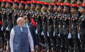 PM indiano dá a Exército 