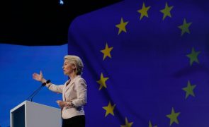 Von der Leyen saúda 