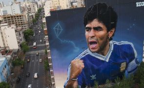 Diego Maradona foi sedado por ordens dos médicos contra a opinião do anestesista