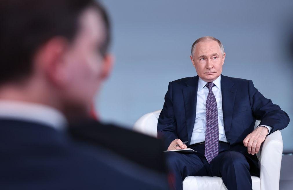 Putin assinala presença de combatentes franceses ao lado da Rússia