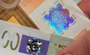 Euro cai face ao dólar pela segunda sessão consecutiva