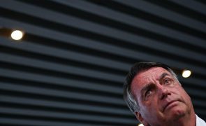 Bolsonaro começa a alimentar-se por via oral após quase três semanas no hospital