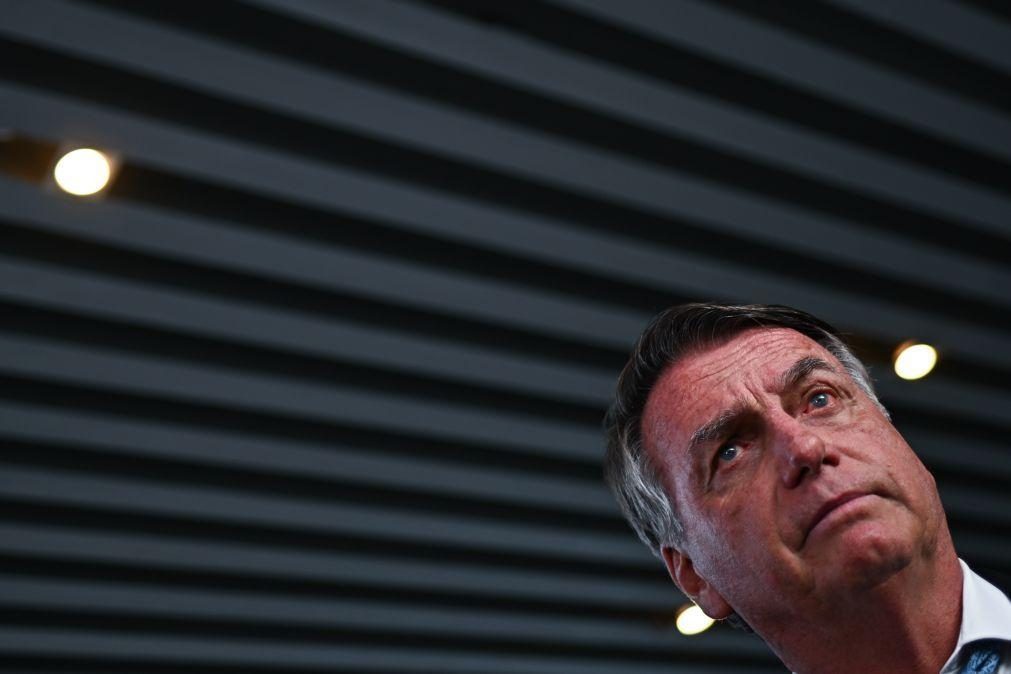 Bolsonaro começa a alimentar-se por via oral após quase três semanas no hospital