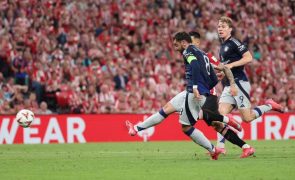 Bis' de Bruno Fernandes deixa United e Amorim perto da final e do objetivo 'Champions'