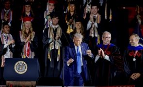 Presidente dos Estados Unidos reconhece risco de recessão devido a tarifas