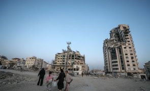 Ataques israelitas matam mais de 50 na Faixa de Gaza