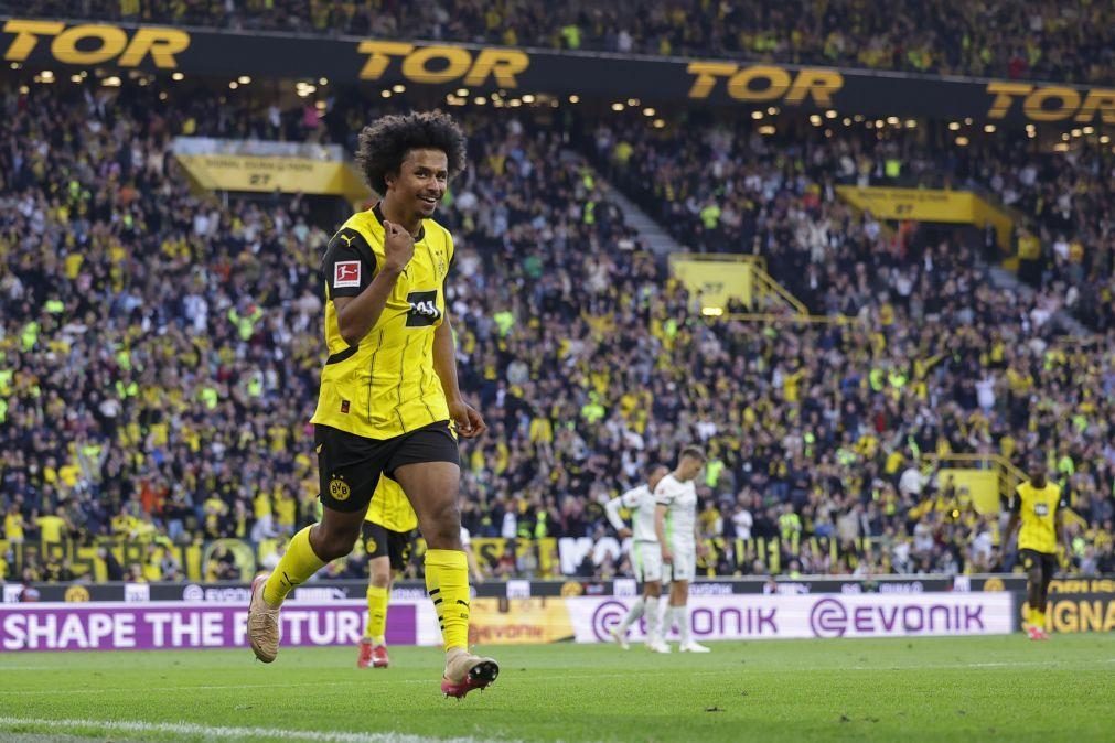 Borussia Dortmund goleia na luta pela 'Champions'