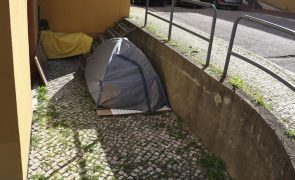 Moradores do Beato preocupados com concentração de sem-abrigo nesta freguesia de Lisboa