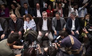 Pedro Nuno Santos diz que forma da AD lidar com crises 