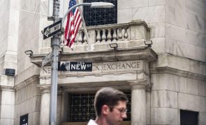 Wall Street abre em baixa antes da decisão da Fed para taxas de juro