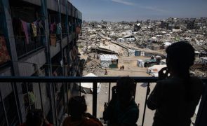 Autoridades de Gaza denunciam 22 mortos em ataque a escola que Israel diz ser comando do Hamas