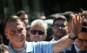 Bolsonaro recebe no Brasil membro da administração Trump