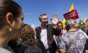 Entre rosas, frutas e fotografias Pedro Nuno acredita na vitória no Algarve