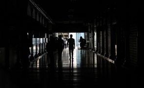 Relatório considera que comunicação do Governo sobre apagão contribuiu para desinformação
