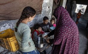 Israel mata pelo menos 25 pessoas, incluindo crianças, em Gaza