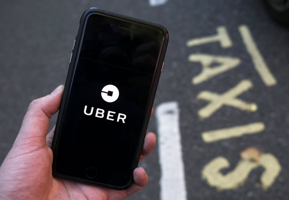 Apanha Uber embriagado e paga 1300 euros pela viagem