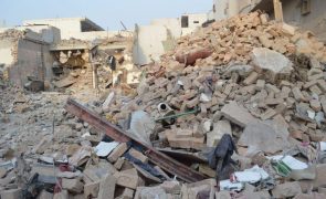Índia anuncia a morte de 13 civis e Paquistão abate 'drone' indiano em Lahore