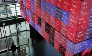 Bolsa de Tóquio abre a ganhar 1,11%