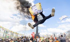 Guerrilha curda do PKK anuncia dissolução e fim de 40 anos de luta armada