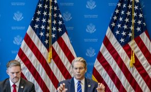 Estados Unidos e China suspendem tarifas e vão negociar durante 90 dias