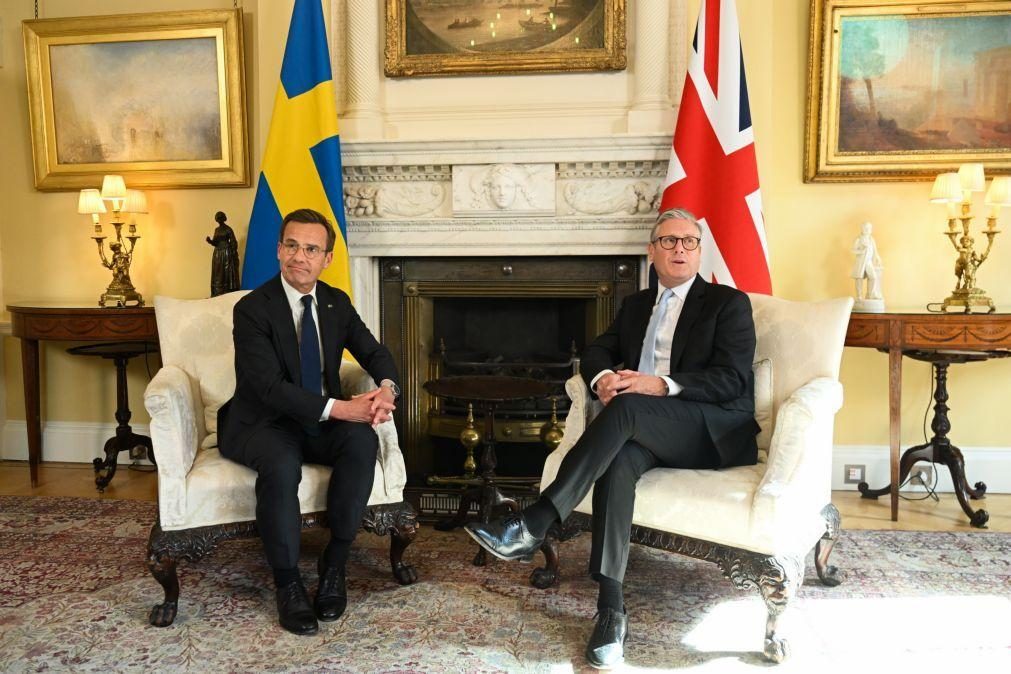 Ucrânia: Starmer frisa a PM de Canadá e Suécia necessidade de pressionar Putin a aceitar trégua