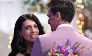 Casados à Primeira Vista Carla surpreende Nelson na cama: 