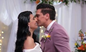 Casados à Primeira Vista Carla não esconde entusiasmo após beijar Nelson: 