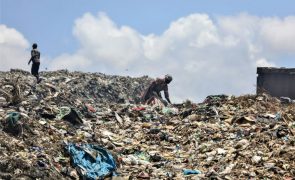 Governo moçambicano aprova 35,5 mil euros para apoio às vítimas na lixeira do Hulene