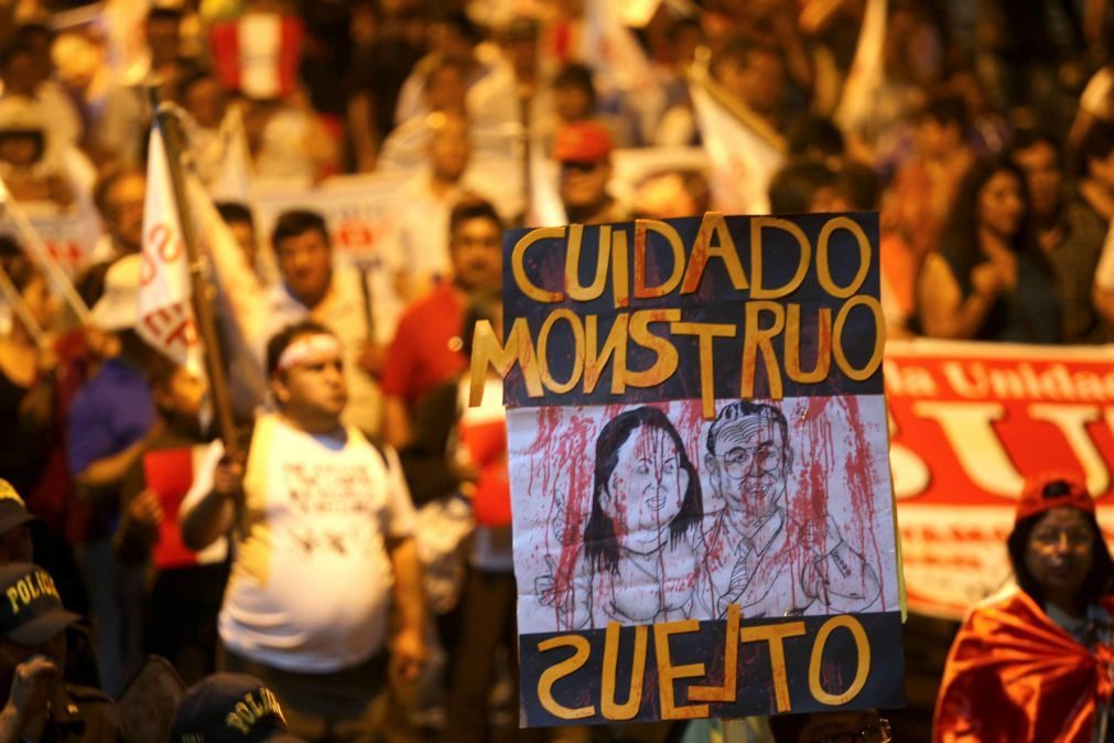 Peru: Milhares protestam contra indulto concedido a ex-presidente Fujimori