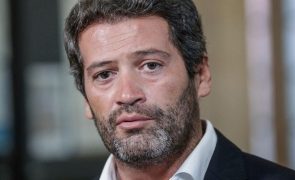 André Ventura Após sentir-se mal, publica foto no hospital: 