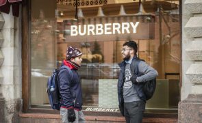 Burberry vai cortar 1.700 empregos em todo o mundo